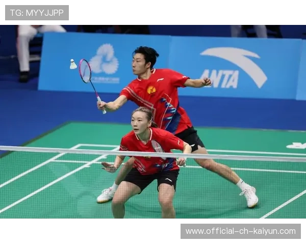 中国羽毛球队混双反击：连续扣杀成就胜利的节拍