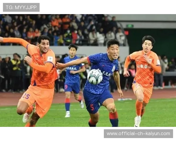 上海申花拉唐前场策动边路传中：以中场智慧驱动边路火力的全新进攻序章