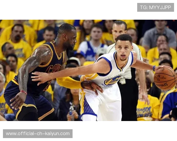 库里连续抢分引爆现场，勇士再度反超